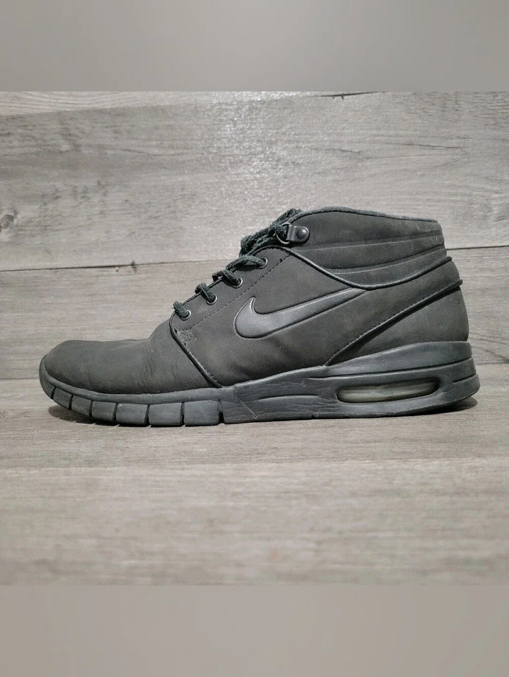 Nike men’s black